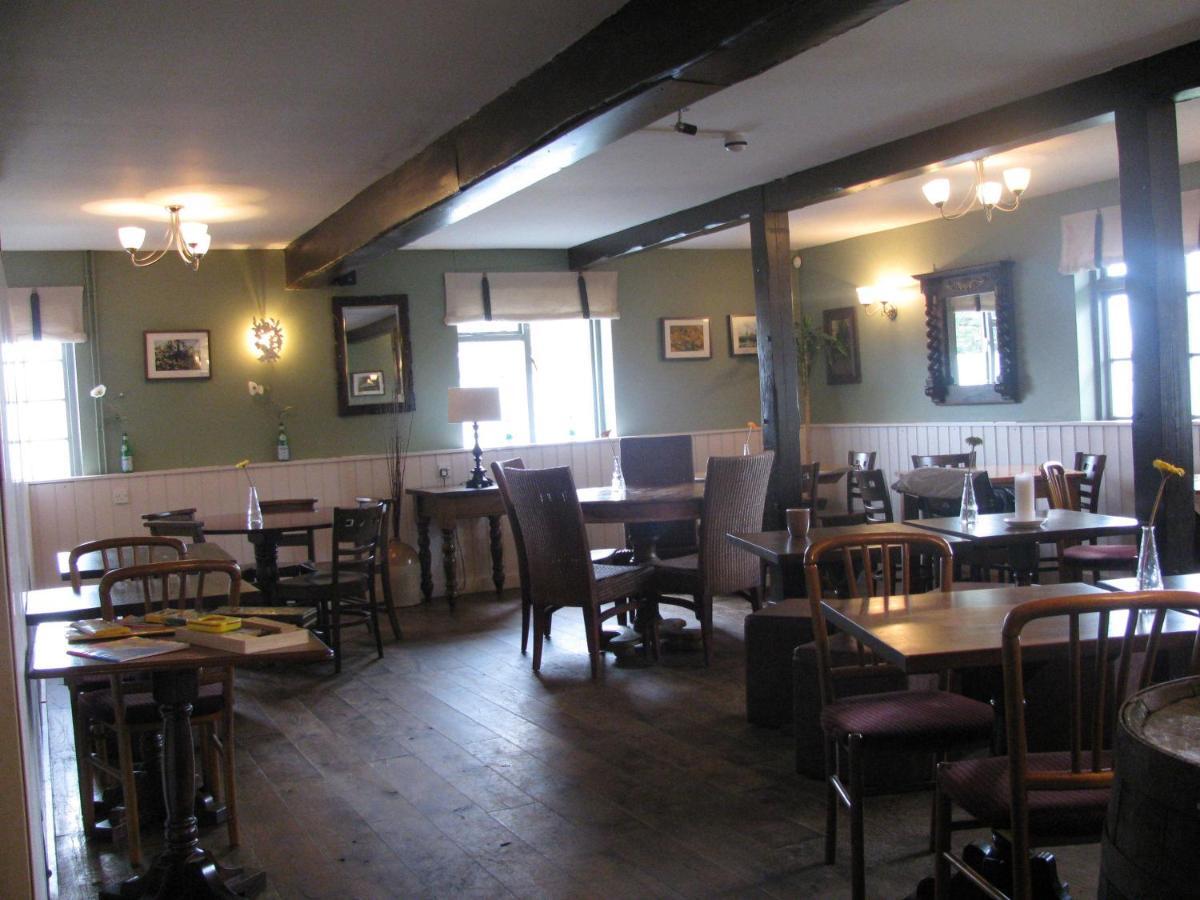 Oak Inn Upton Snodsbury Экстерьер фото